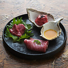 鮮度抜群の肉刺し