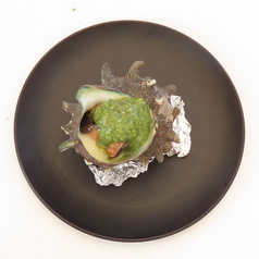 活サザエのつぼ焼きバジル風