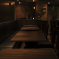 少人数の飲み会から大人数の宴会まで対応可能な店内。テーブルをつなげたレイアウトや貸切利用も可能で、会社宴会や歓送迎会にもおすすめです。落ち着いた雰囲気の中で、ゆったりと宴会をお楽しみいただけます。