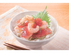 彩り海鮮丼