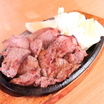 大人気商品の牛タン焼き！あつあつのうちにご賞味ください！