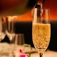 ワインやシャンパンは常時おすすめのものを取り揃えております。デートや記念日にもぜひご利用ください。