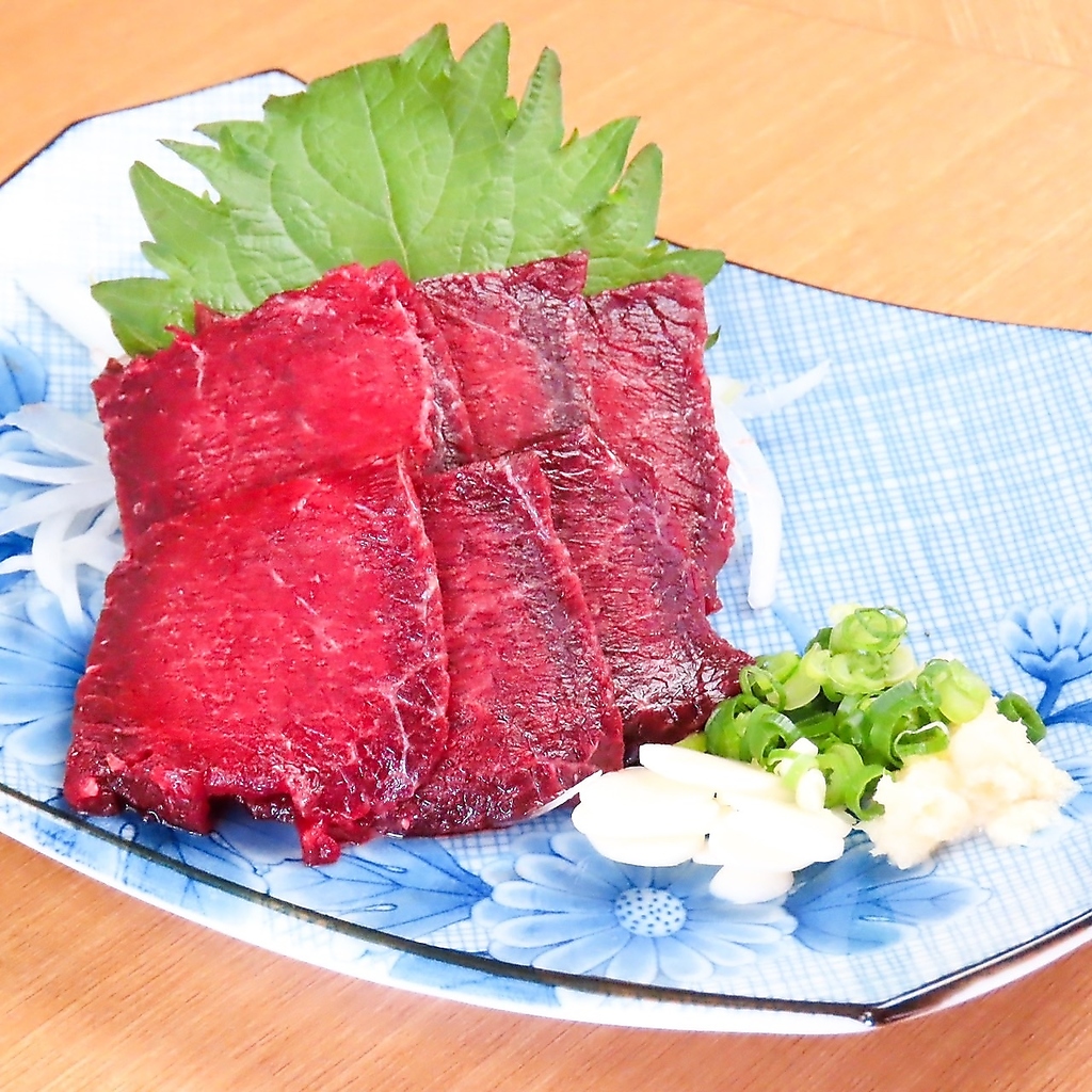 牡鹿半島産のクジラ刺し！他のお店ではなかなか食べられない逸品です！日本酒にぴったり◎