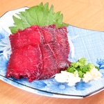 牡鹿半島産のクジラ刺し！他のお店ではなかなか食べられない逸品です！日本酒にぴったり◎