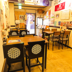 2名～ゆったりと使えるテーブル席をご用意しております♪結合することで最大14名様でお座りいただけますので、お気軽にご利用くださいませ！