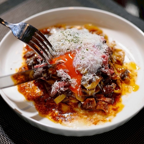 扉の先には喧騒を忘れる特別なひととき。 洗練された空間と上質な一杯をthe FRONTで。