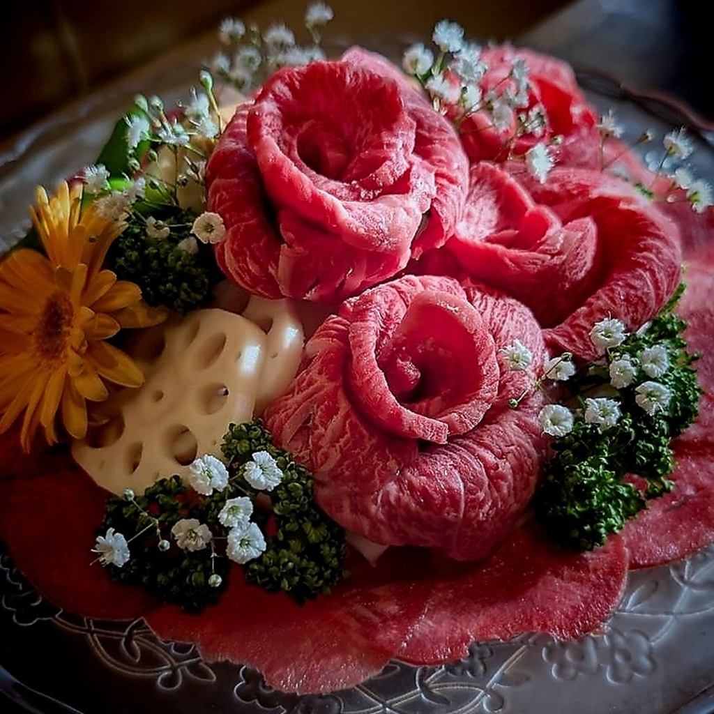 肉ケーキ（税込11,000円）お誕生日や記念日に黒家特製”肉ケーキ”で感動のひとときを。