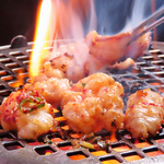 独自ルート直送の国産ホルモン。網焼きで旨み弾ける自慢の逸品。