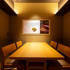 2~4名様までのテーブル個室は接待会食やお祝いなど日常の大切なシーンに最適なお席です。