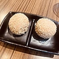 料理メニュー写真&nbsp;胡麻団子(2個)