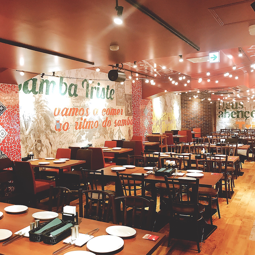 最大120名入れる店内は広々♪ゆったりとおくつろぎください♪