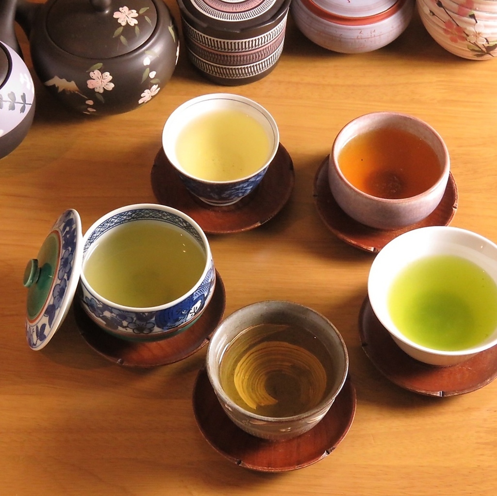 ■全国の日本茶も11種類ご用意。お酒を飲まない方でも愉しめます。