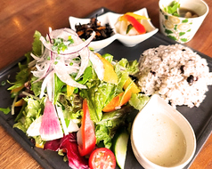 平日11:00～15:30週末11:00～17:00