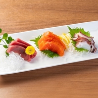 豊洲直送の朝獲れ鮮魚を味わう刺身三種盛り。
