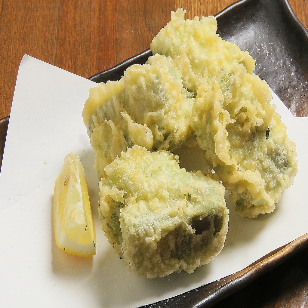 大葉生麩クリームチーズ揚げは当店の隠れた名物料理です。