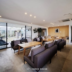 ２名掛けのテーブル席です。