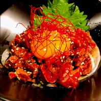 炙りユッケは、濃厚な旨みが口いっぱいに広がります。