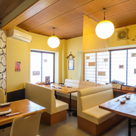 幅広いシーンに寄り添う、清潔感あふれる開放的な空間◎