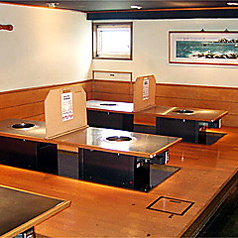 【掘りごたつ席】掘りごたつタイプなので長時間でも快適♪ついつい長居したくなります。