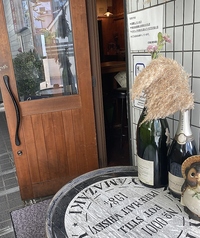 席料のかからない外立ち飲み席。ちょい飲みにおすすめ！クーポン利用でさらにお得！！