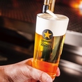 【伝統の生ビール】創業から続く「一度注ぎ」で仕上げるサッポロ生ビールは、泡のバランスにこだわった職人の技。伝統の生ビールはやはりここでしか味わえません。平日の昼飲みから週末のゆっくりした時間まで、気の向いたときにどうぞ。