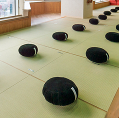 完全予約制で"座禅体験"を実施しており、初心者さんでも気軽にお楽しみいただけます♪