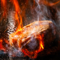 鉄板串焼を囲む大人の秘密基地で寛ぎの時を