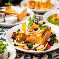 ランチやカフェタイムには贅沢に。