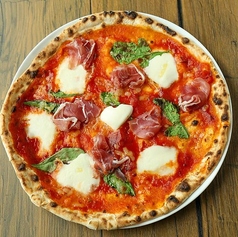 マルゲリータ　コン　プロシュート　エ　ルッコラ