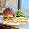 料理メニュー写真&nbsp;スモーキーチポトレバーガー