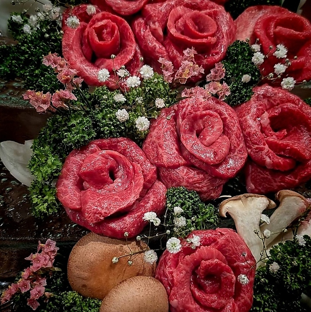 肉ケーキ（税込11,000円）お誕生日や記念日に黒家特製”肉ケーキ”で感動のひとときを。