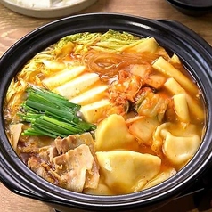 餃子とキムチ野菜スープ土鍋