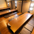 掘りごたつ式のお座敷席は、個室の間仕切りを開放すれば最大60名の宴会が可能な空間に早変わり！人数に合わせてお席をご用意致します。