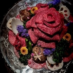 肉ケーキ（税込11,000円）お誕生日や記念日に黒家特製”肉ケーキ”で感動のひとときを。