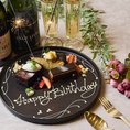 記憶に残るサプライズ演出はお任せください!!俺のフレンチ梅田は誕生日や記念日でのお祝い演出に自信あり!!大切なあの人へ贈るメッセージを添えたデザートプレートでプチサプライズ♪誕生日をはじめ、入学、卒業、就職、昇進、結婚など様々なお祝いにご利用ください♪1,650円でご用意可能なのでぜひお問い合わせください！