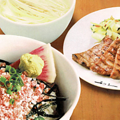 北海道産牛和とろ丼と牛たん焼定食【牛たん焼(塩 又は味噌)・和とろ丼、ミニテールスープ】