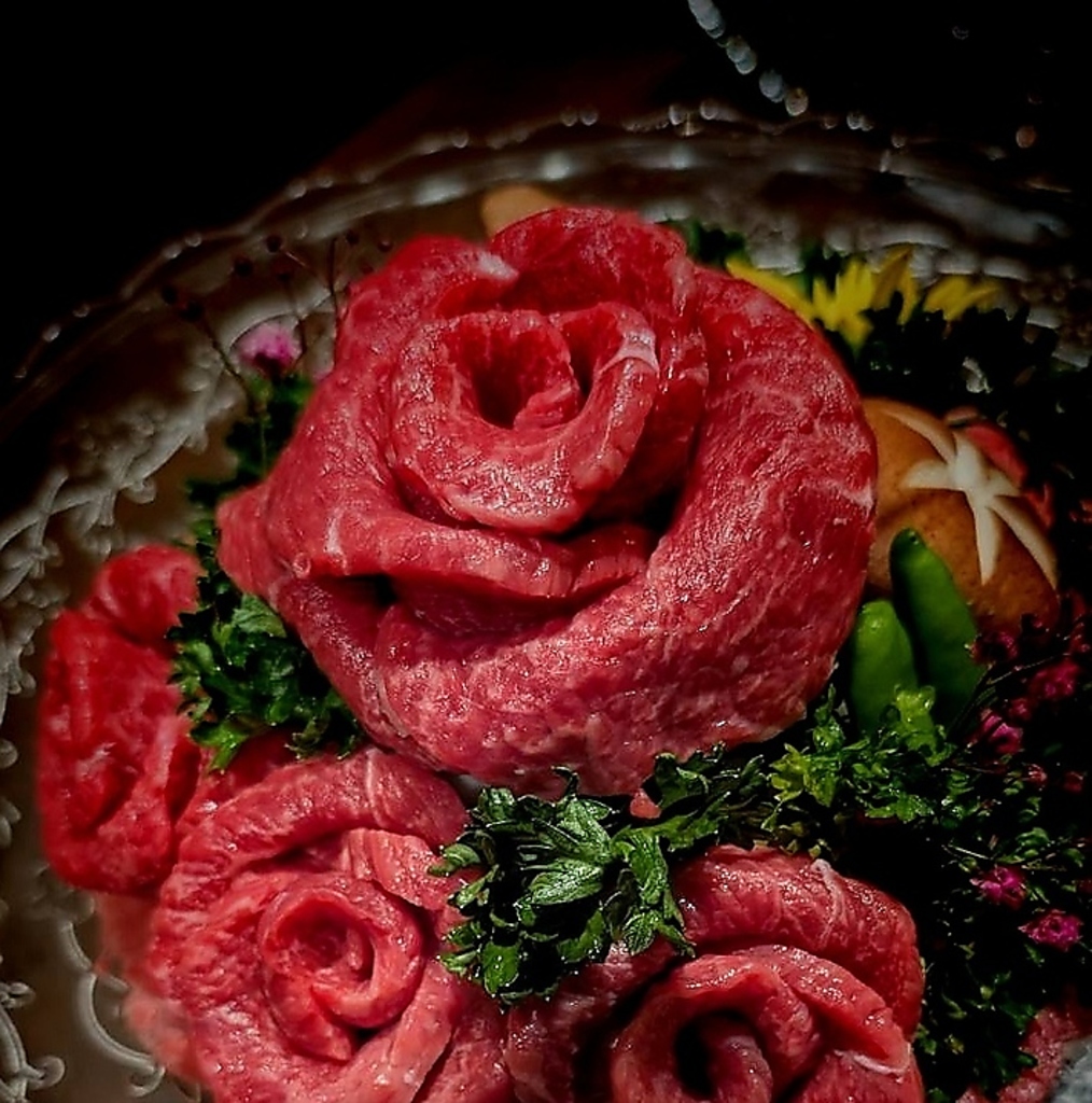 肉ケーキ（税込11,000円）お誕生日や記念日に黒家特製”肉ケーキ”で感動のひとときを。