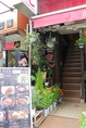 お店は2階です♪15年のシェフ歴のあるオーナーが作る韓国本場の味をお楽しみください！