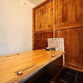 【接待向き個室（4名様×1室/5名様×1室)】少人数のご宴会も『てんみ島田』におまかせ！2階フロアには4名様、5名様でご利用いただける個室を完備◎掘りごたつ席なので、お疲れの足元をゆったりくつろいでお過ごしいただけます。同期会やご友人との定例会、ご接待などにぜひご利用ください。