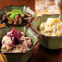 当店ならではの味わいのおばんざいや逸品料理もおすすめ