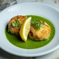 料理メニュー写真&nbsp;Crab Cake　クラブケーキ コリアンダーソース　2ps