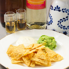 【当店おススメ！】大人の贅沢つまみ！ワカモレチップスの写真