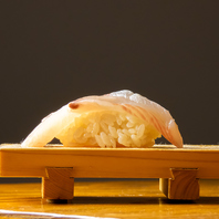 毎朝仕入れる鮮魚と赤酢を使った本格寿司！