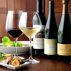 常時15種類以上のグラスワイン。