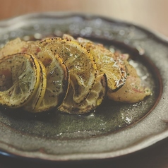 真鯛とハニーレモンとカルダモンのカルパッチョ