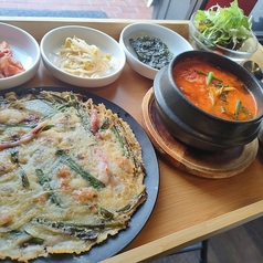 ランチは11種類の韓定食