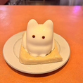 かわいらしい顔のついたネコプリンや、お洒落なスイーツが多数揃っています。見た目も楽しめるデザートは、食べるのがもったいないほどの可愛さ。特別なひとときにぴったりで、SNS映えも間違いなし。甘さと可愛さを同時に楽しんでください！