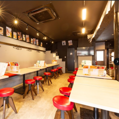 【1階】21名～40名様までの貸切に対応◎各種宴会や打上げ、歓送迎会や会社の行事など、様々なシチュエーションに対応いたします★周囲の目を気にせず気の合う仲間たちとお食事や会話を楽しむのに最適です♪