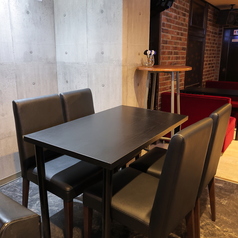 広々としたテーブルのお席は、カラオケはもちろんボードゲームやカードゲームで遊ぶのにもぴったりです♪