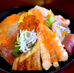 名物は海鮮丼！